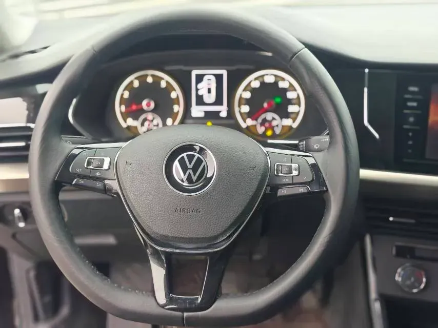 2021 Volkswagen Passat 2.0T 186HP L4 7DCT,autocango,china used car exporter,china ev exporter,chinese used car exporter,chinese used ev exporter