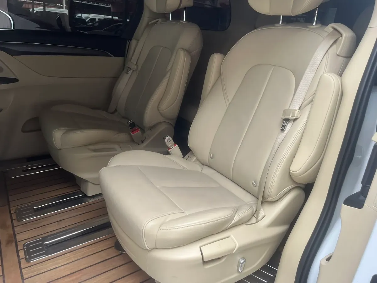 2022 Buick GL8 2.0T 237HP L4 9AT,autocango,china used car exporter,china ev exporter,chinese used car exporter,chinese used ev exporter