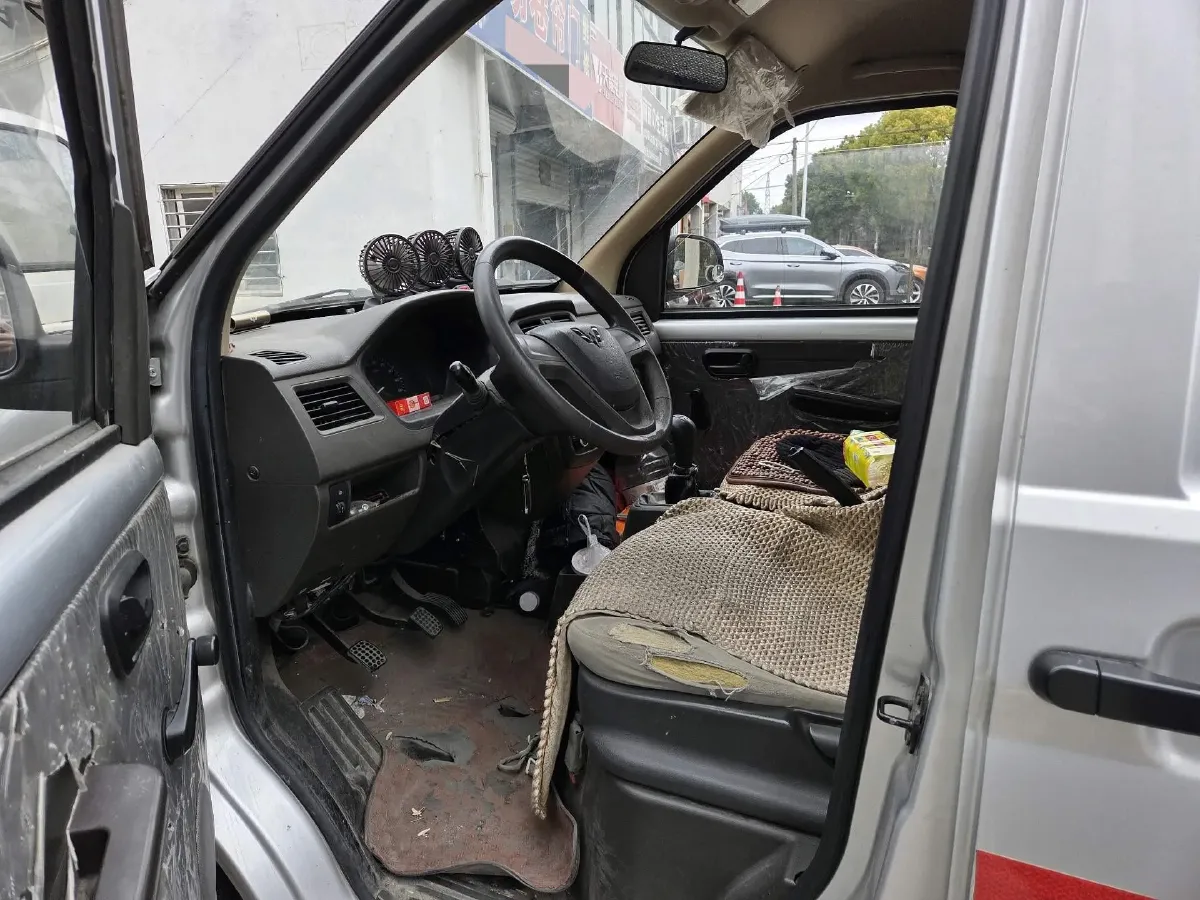 2021 WuLing RongGuang S 1.2L 76HP L4 5MT,autocango,china used car exporter,china ev exporter,chinese used car exporter,chinese used ev exporter