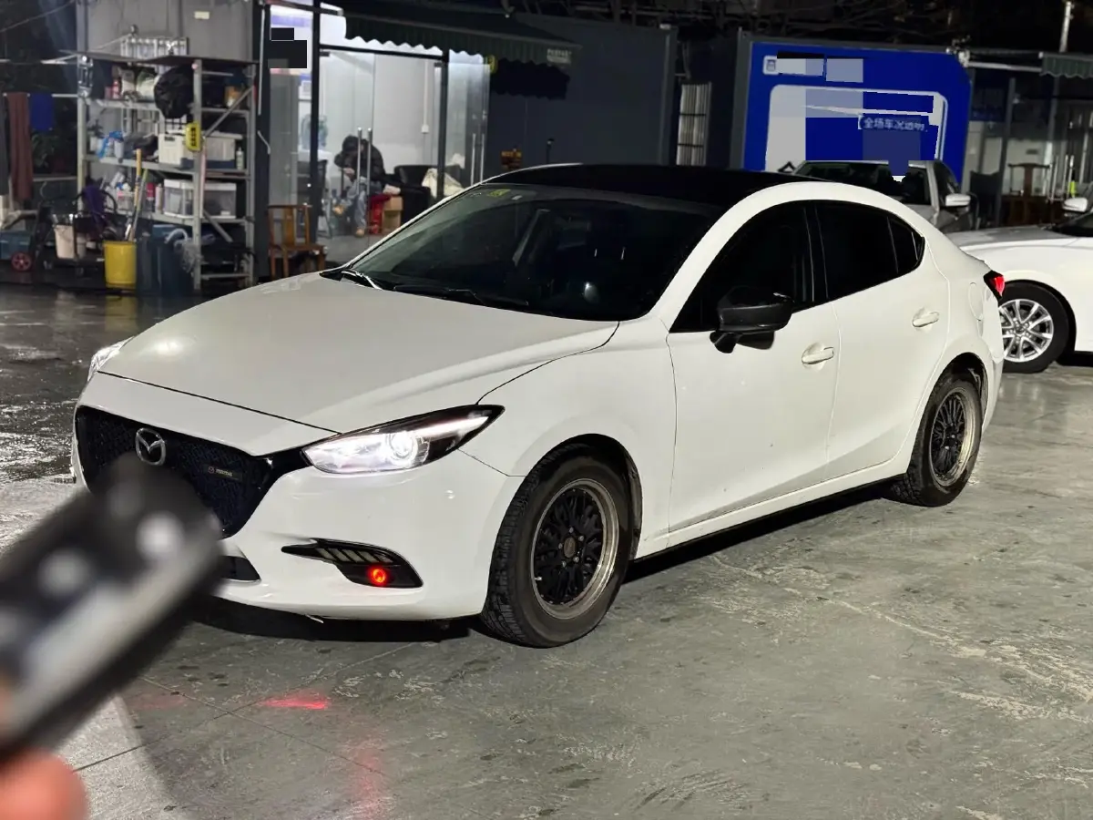 2017 Mazda 3 Axela 1.5L 117HP L4 6AT