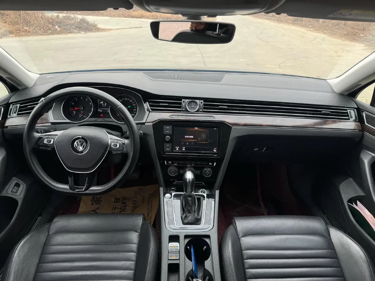 2019 Volkswagen Magotan 2.0T 186HP L4 7DCT,autocango,china used car exporter,china ev exporter,chinese used car exporter,chinese used ev exporter