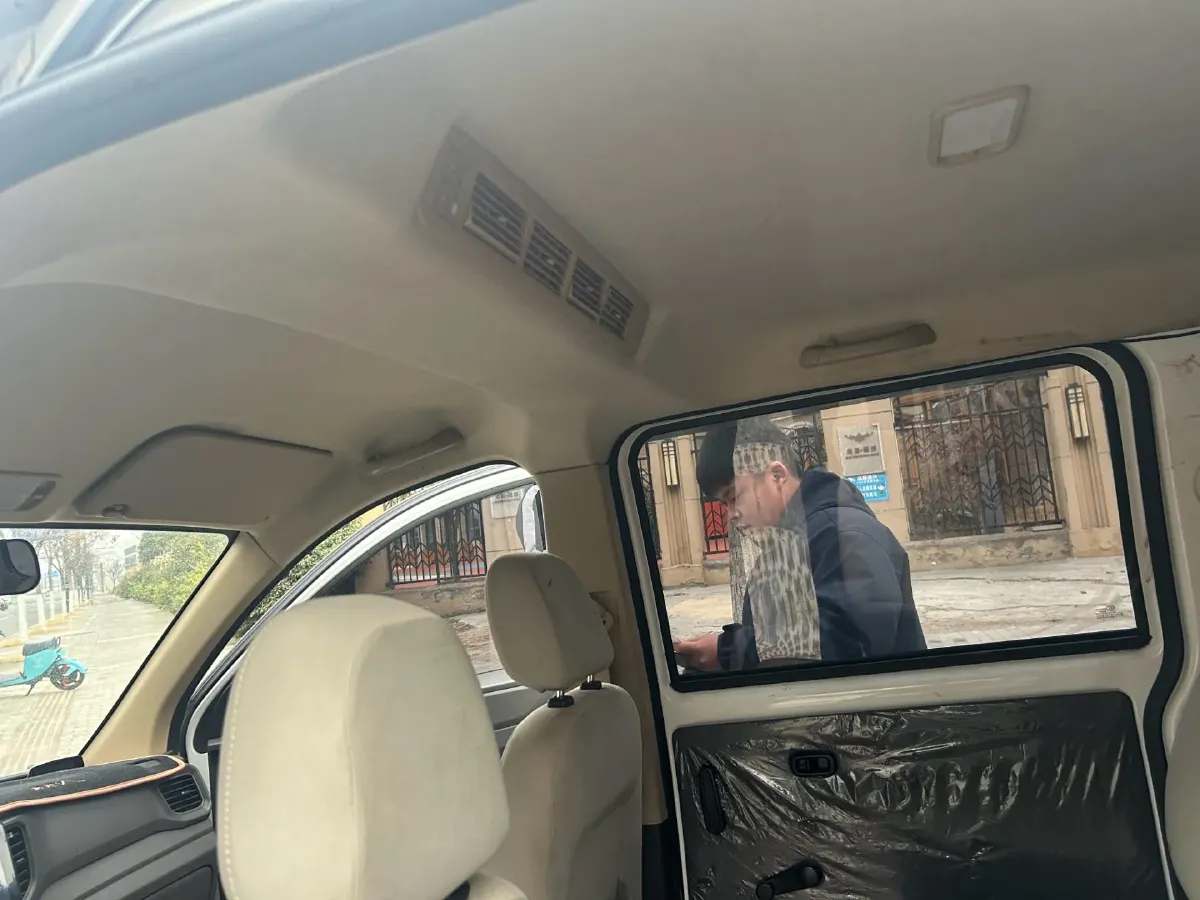 2019 WuLing HongGuang V 1.5L 99HP L4 6MT,autocango,china used car exporter,china ev exporter,chinese used car exporter,chinese used ev exporter