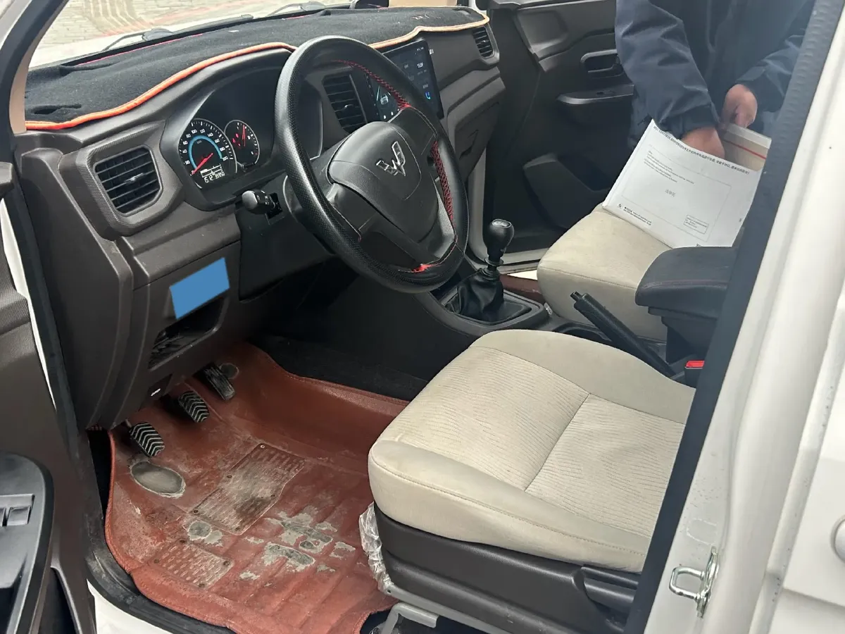 2019 WuLing HongGuang V 1.5L 99HP L4 6MT,autocango,china used car exporter,china ev exporter,chinese used car exporter,chinese used ev exporter