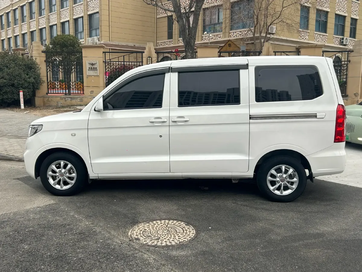 2019 WuLing HongGuang V 1.5L 99HP L4 6MT,autocango,china used car exporter,china ev exporter,chinese used car exporter,chinese used ev exporter