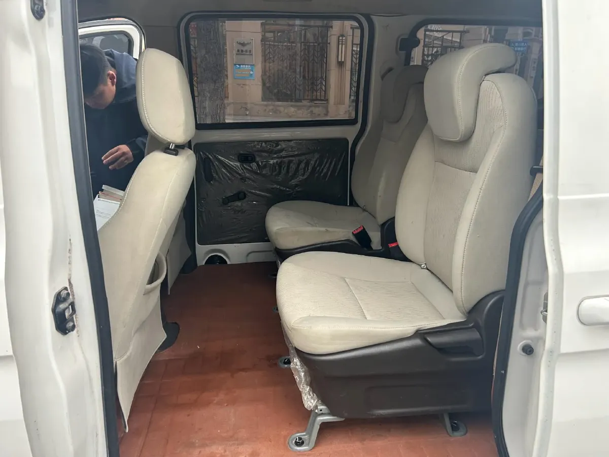 2019 WuLing HongGuang V 1.5L 99HP L4 6MT,autocango,china used car exporter,china ev exporter,chinese used car exporter,chinese used ev exporter