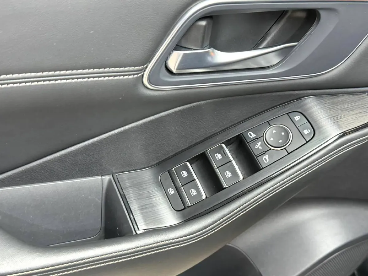 2021 Nissan X-Trail 1.5T 204HP L3 CVT,autocango,china used car exporter,china ev exporter,chinese used car exporter,chinese used ev exporter