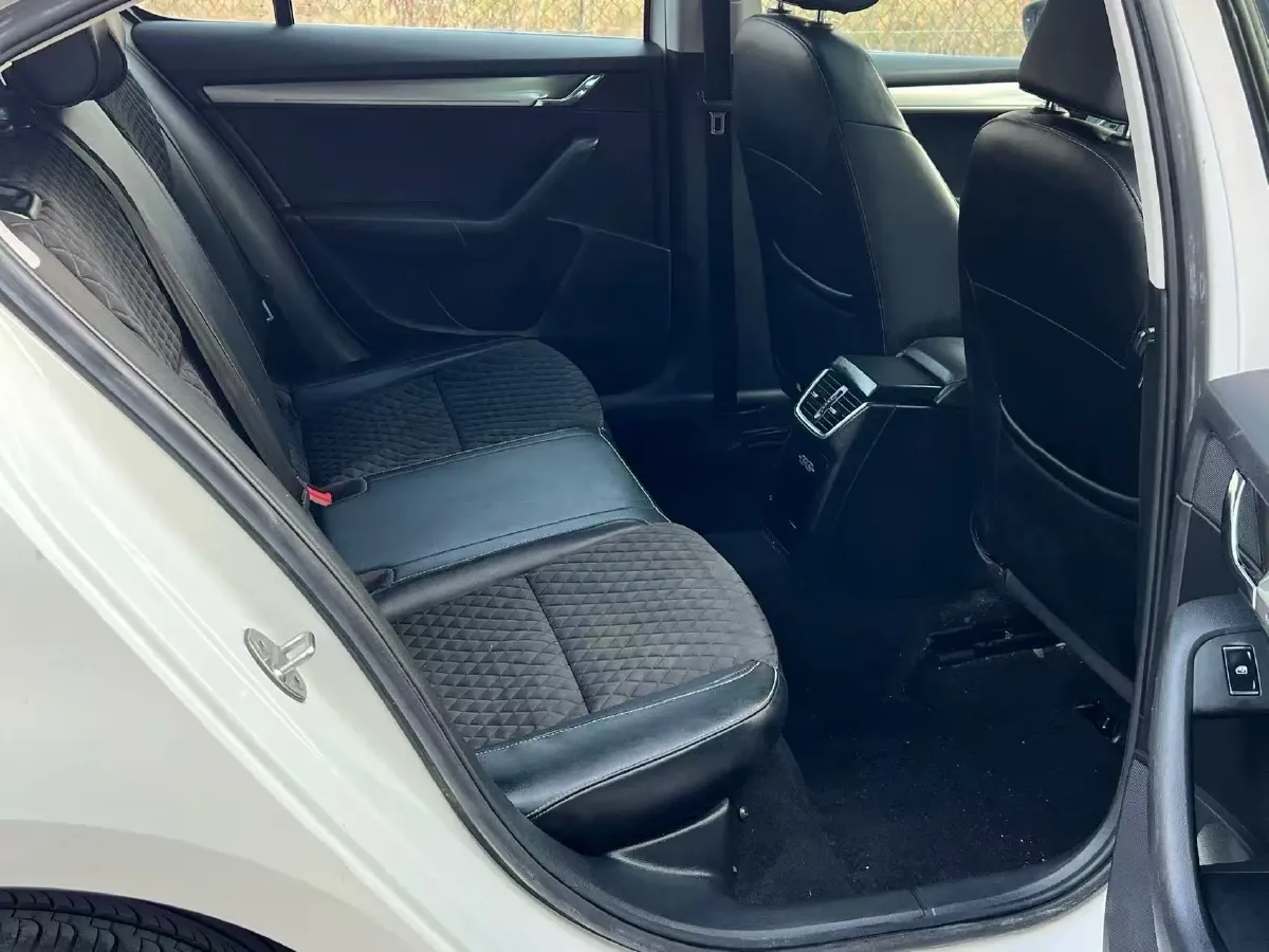 2019 Skoda Octavia 1.5L 116HP L4 6AT,autocango,china used car exporter,china ev exporter,chinese used car exporter,chinese used ev exporter