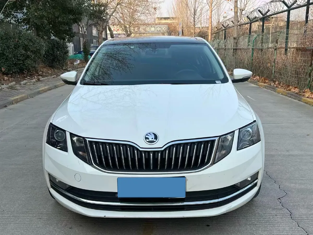 2019 Skoda Octavia 1.5L 116HP L4 6AT,autocango,china used car exporter,china ev exporter,chinese used car exporter,chinese used ev exporter