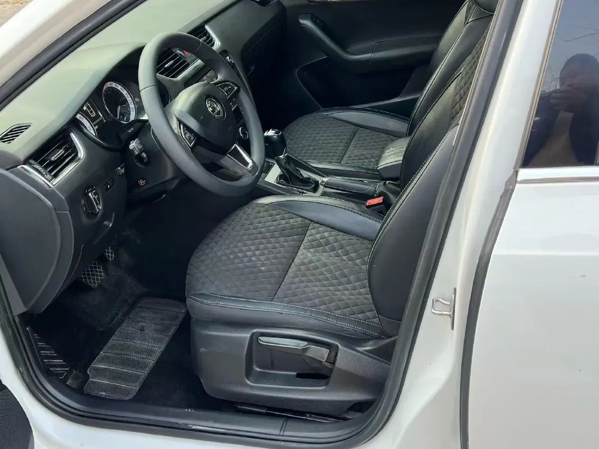 2019 Skoda Octavia 1.5L 116HP L4 6AT,autocango,china used car exporter,china ev exporter,chinese used car exporter,chinese used ev exporter