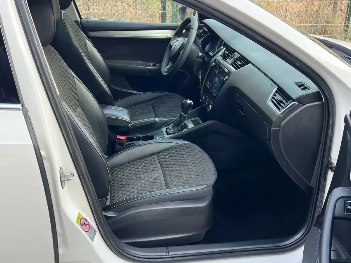 2019 Skoda Octavia 1.5L 116HP L4 6AT,autocango,china used car exporter,china ev exporter,chinese used car exporter,chinese used ev exporter