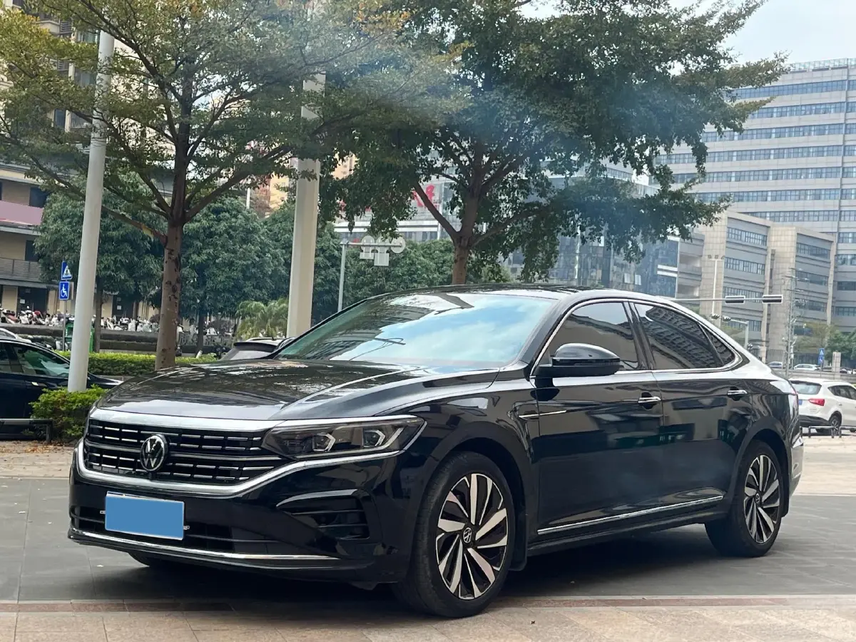2023 Volkswagen Passat 2.0T 186HP L4 7DCT