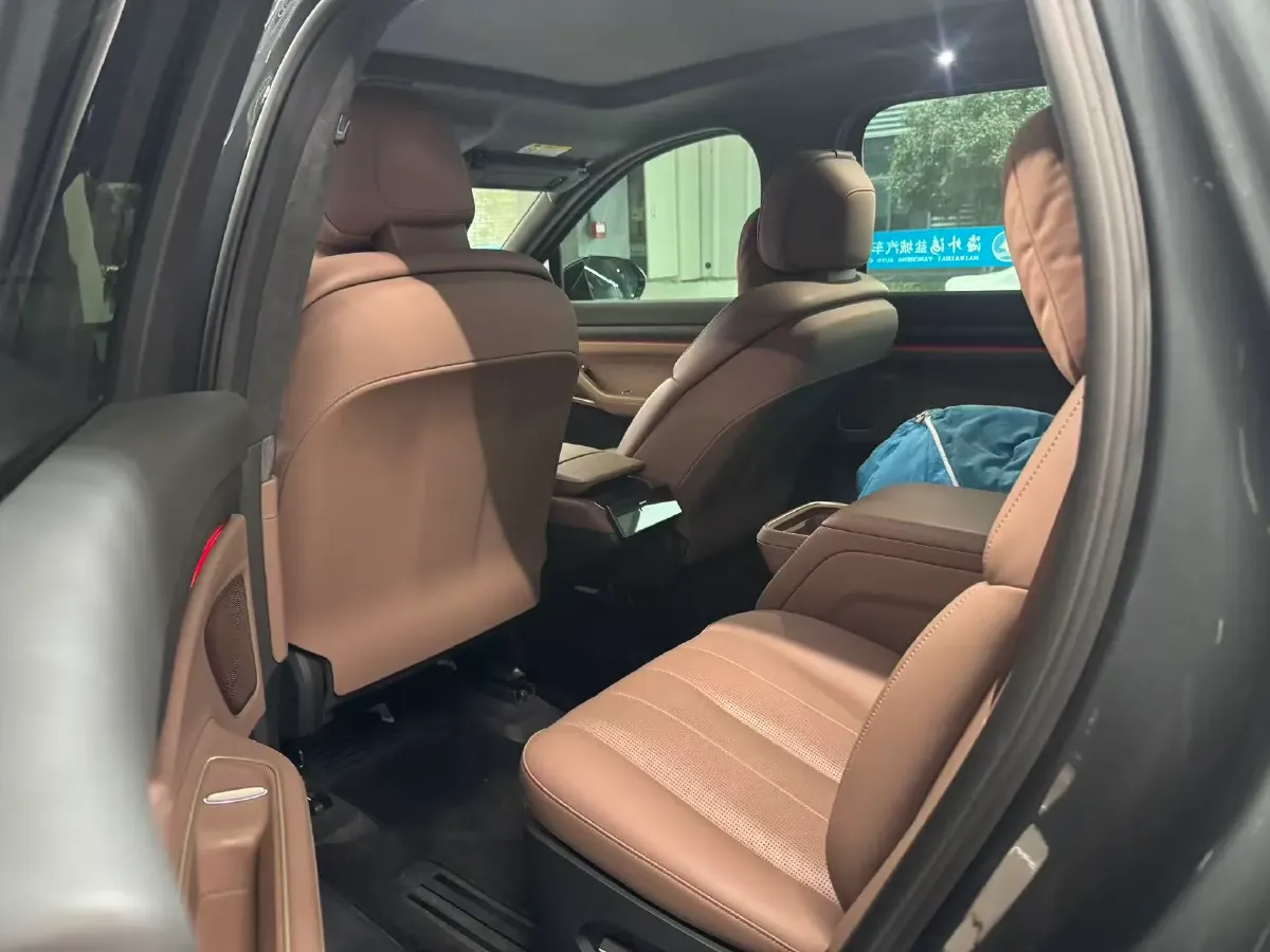 2024 Porsche Macan All-Electric BEV 100KWH,autocango,china used car exporter,china ev exporter,chinese used car exporter,chinese used ev exporter