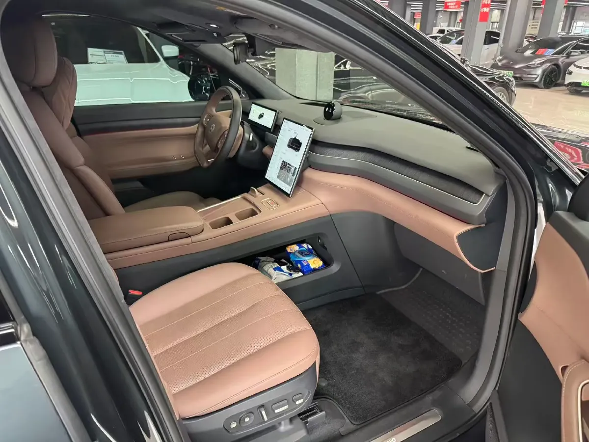 2024 Porsche Macan All-Electric BEV 100KWH,autocango,china used car exporter,china ev exporter,chinese used car exporter,chinese used ev exporter
