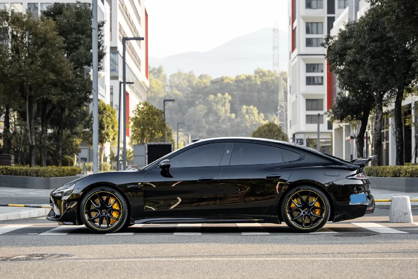 2025 MI SU7 Ultra BEV 93.7KWH,autocango,china used car exporter,china ev exporter,chinese used car exporter,chinese used ev exporter