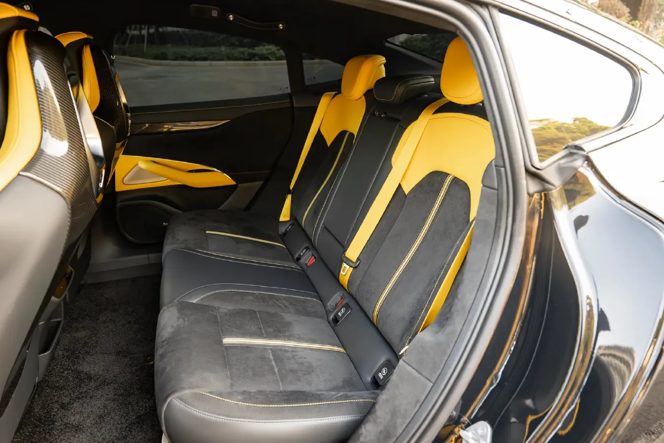 2025 MI SU7 Ultra BEV 93.7KWH,autocango,china used car exporter,china ev exporter,chinese used car exporter,chinese used ev exporter