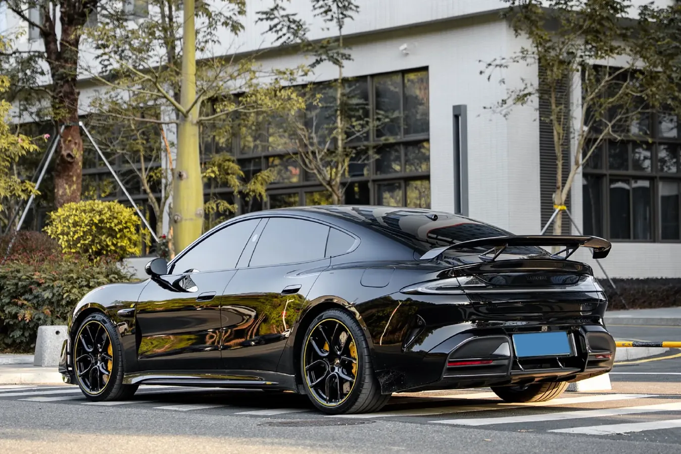 2025 MI SU7 Ultra BEV 93.7KWH,autocango,china used car exporter,china ev exporter,chinese used car exporter,chinese used ev exporter