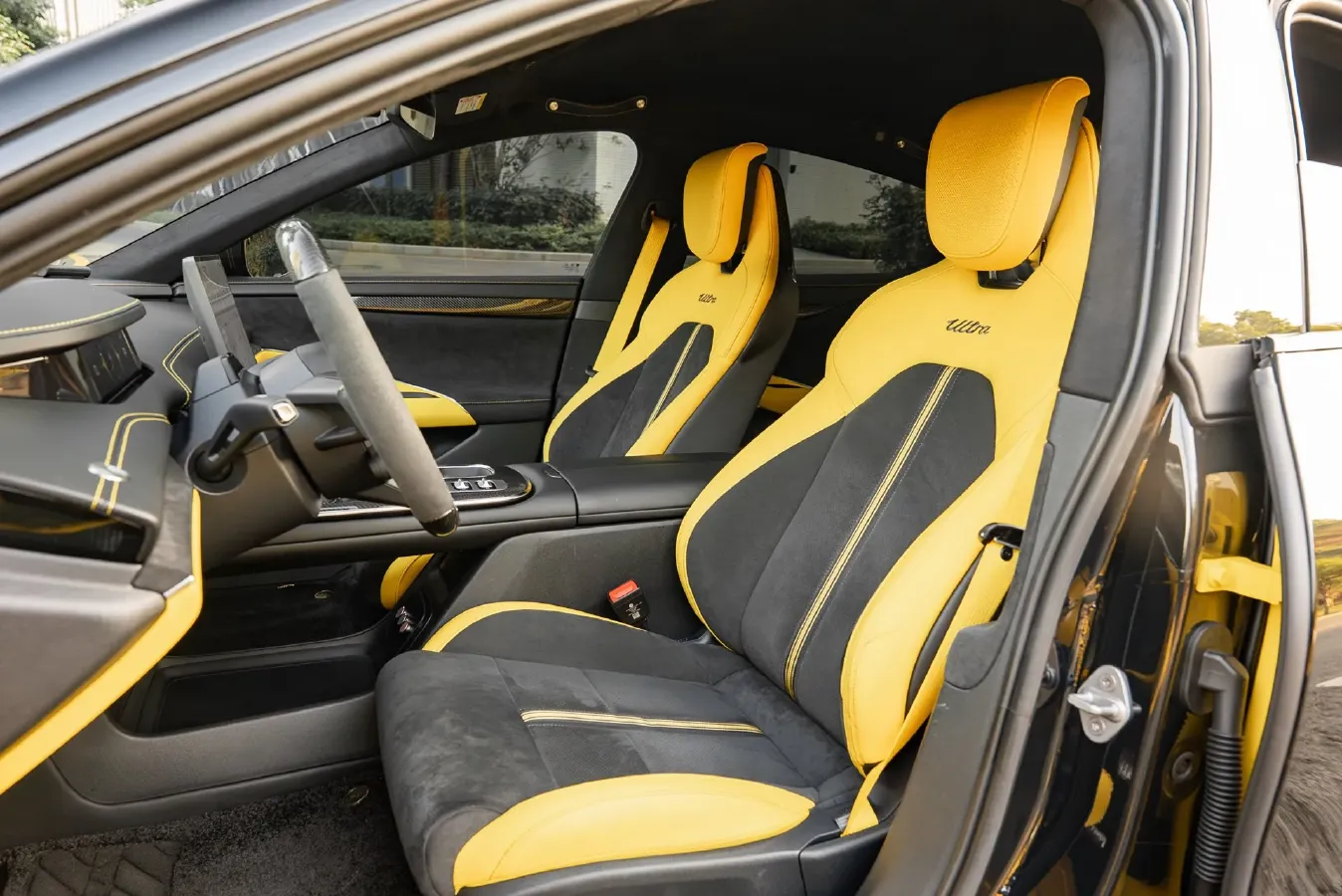 2025 MI SU7 Ultra BEV 93.7KWH,autocango,china used car exporter,china ev exporter,chinese used car exporter,chinese used ev exporter