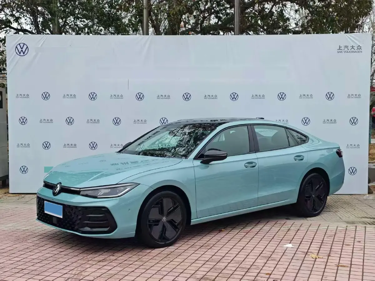 2025 Volkswagen Passat 2.0T 220HP L4 7DCT