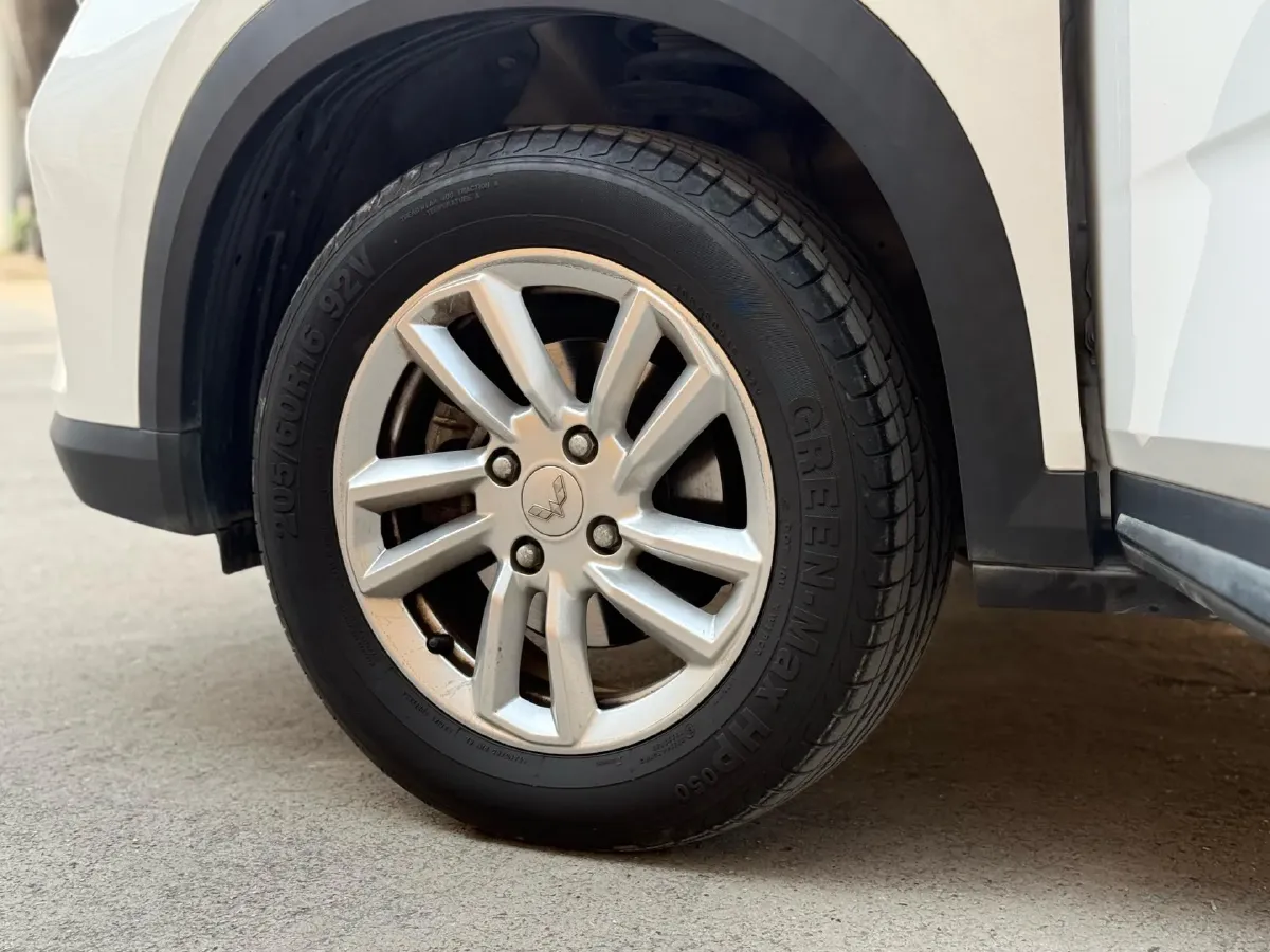 2022 WuLing XingChi 1.5L 99HP L4 6MT,autocango,china used car exporter,china ev exporter,chinese used car exporter,chinese used ev exporter