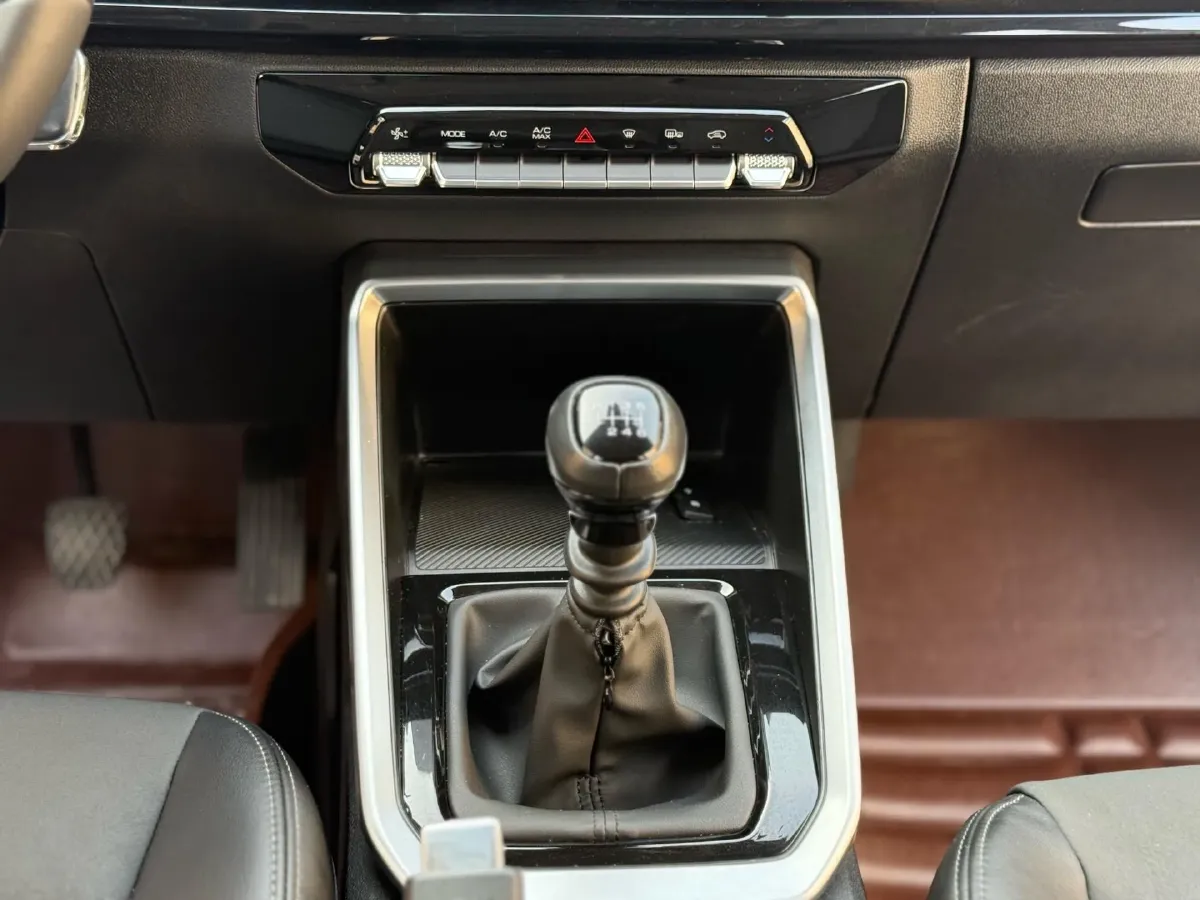 2022 WuLing XingChi 1.5L 99HP L4 6MT,autocango,china used car exporter,china ev exporter,chinese used car exporter,chinese used ev exporter