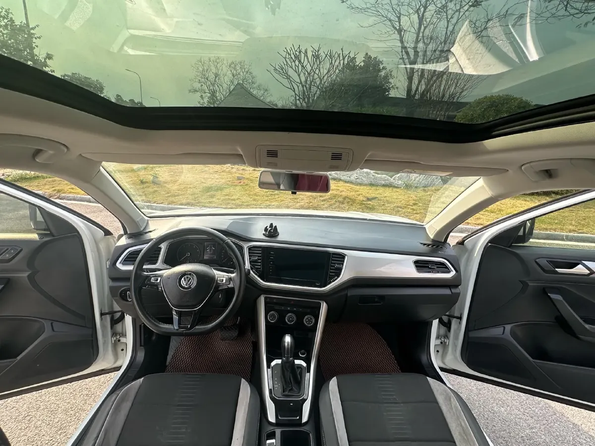 2021 Volkswagen T-Roc 1.4T 150HP L4 7DCT,autocango,china used car exporter,china ev exporter,chinese used car exporter,chinese used ev exporter