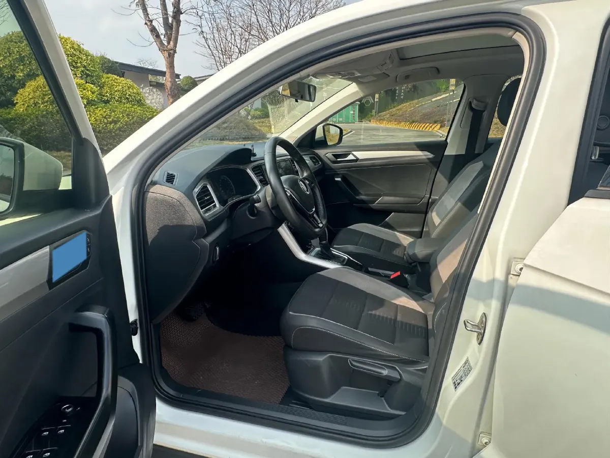 2021 Volkswagen T-Roc 1.4T 150HP L4 7DCT,autocango,china used car exporter,china ev exporter,chinese used car exporter,chinese used ev exporter