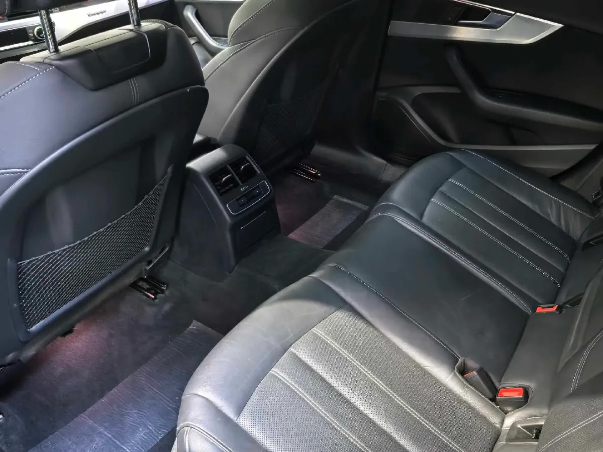 2020 Audi A4L 2.0T 190HP L4 7DCT,autocango,china used car exporter,china ev exporter,chinese used car exporter,chinese used ev exporter