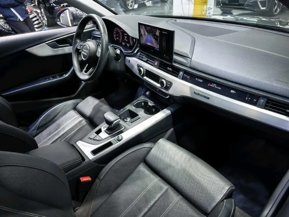 2020 Audi A4L 2.0T 190HP L4 7DCT,autocango,china used car exporter,china ev exporter,chinese used car exporter,chinese used ev exporter