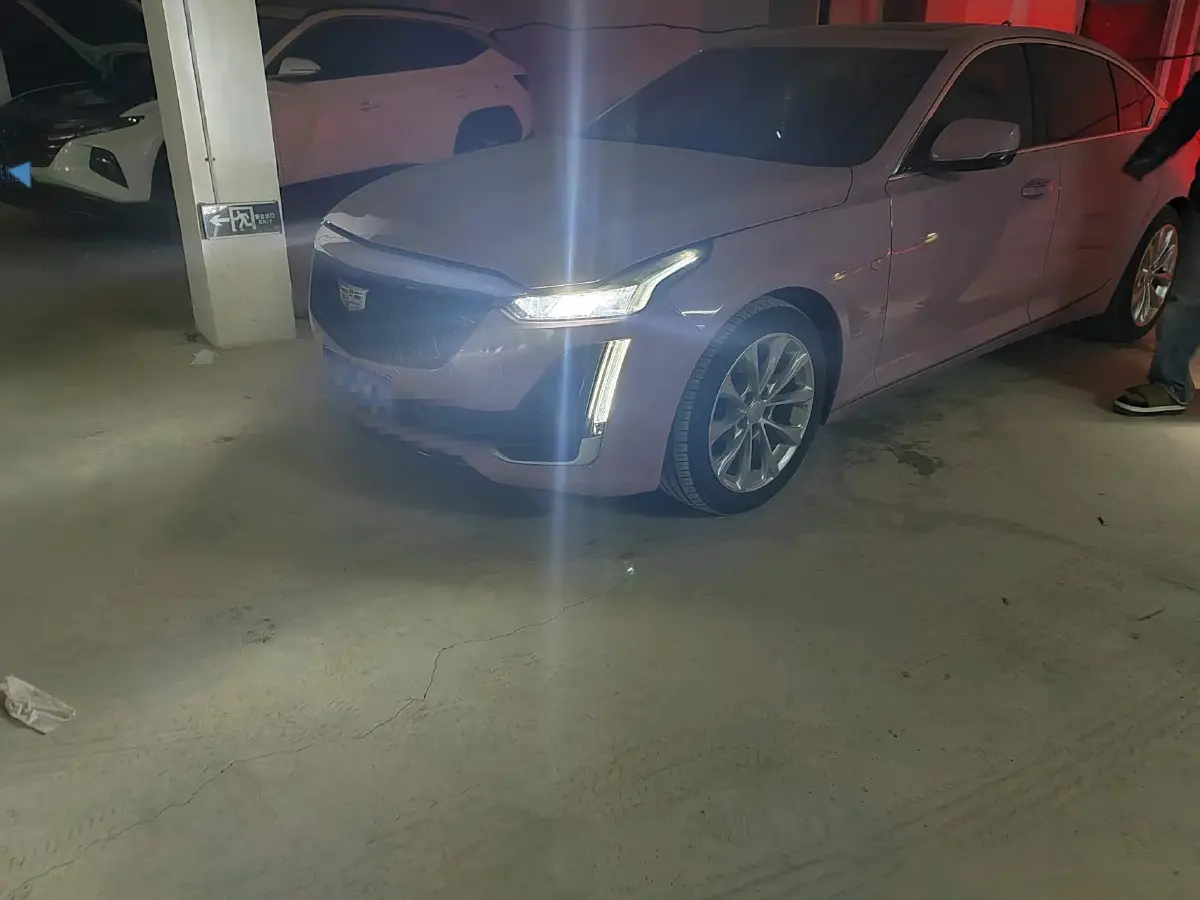 2022 Cadillac CT5 2.0T 237HP L4 10AT