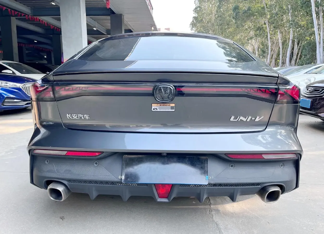 2022 ChangAn UNI-V 1.5T 188HP L4 7DCT,autocango,china used car exporter,china ev exporter,chinese used car exporter,chinese used ev exporter