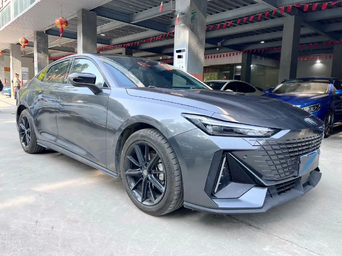 2022 ChangAn UNI-V 1.5T 188HP L4 7DCT,autocango,china used car exporter,china ev exporter,chinese used car exporter,chinese used ev exporter