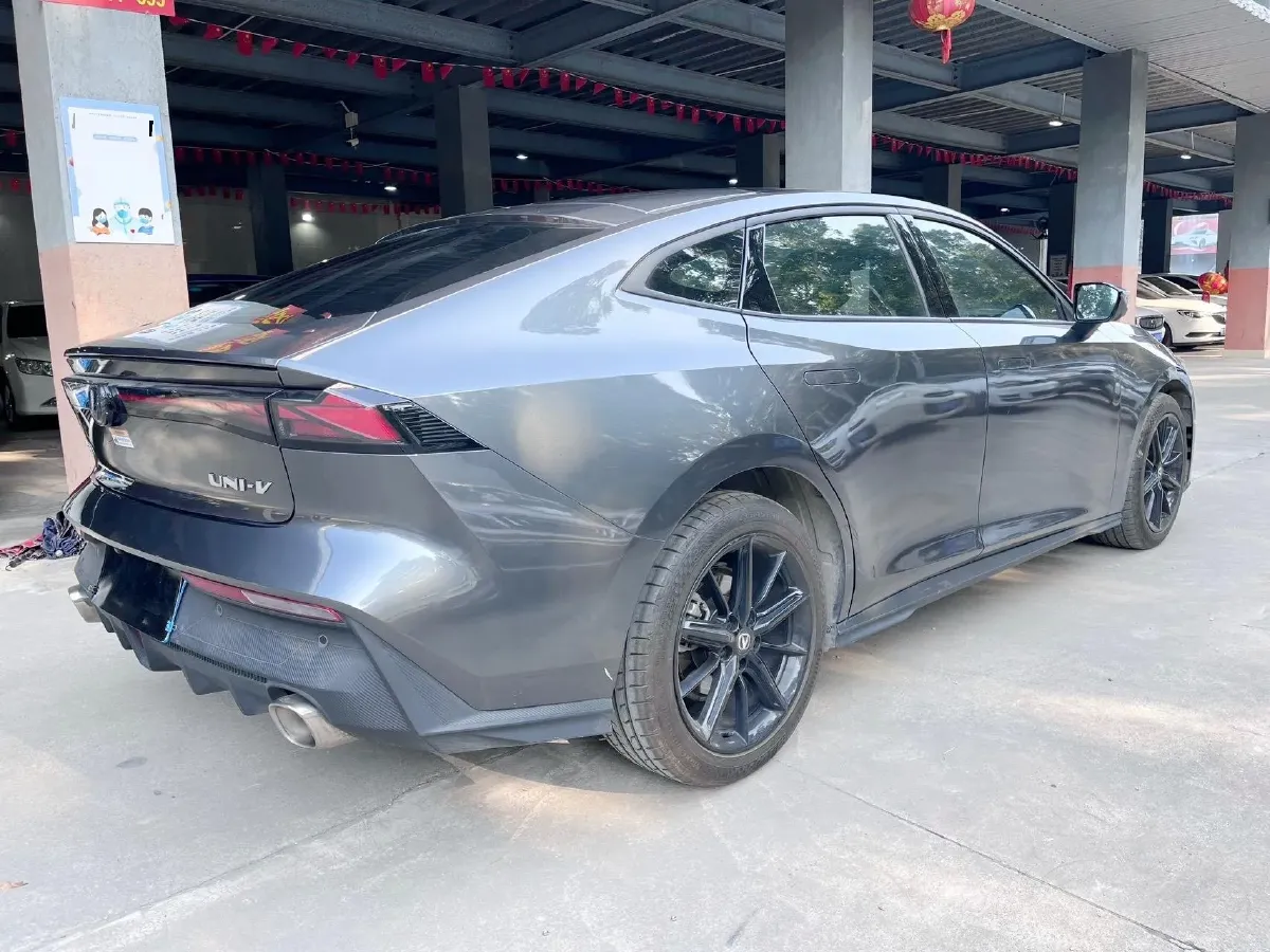 2022 ChangAn UNI-V 1.5T 188HP L4 7DCT,autocango,china used car exporter,china ev exporter,chinese used car exporter,chinese used ev exporter