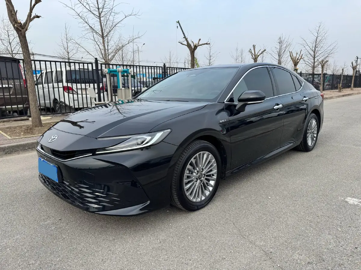 2024 Toyota Camry 2.0L 152HP L4 E-CVT Hybrid