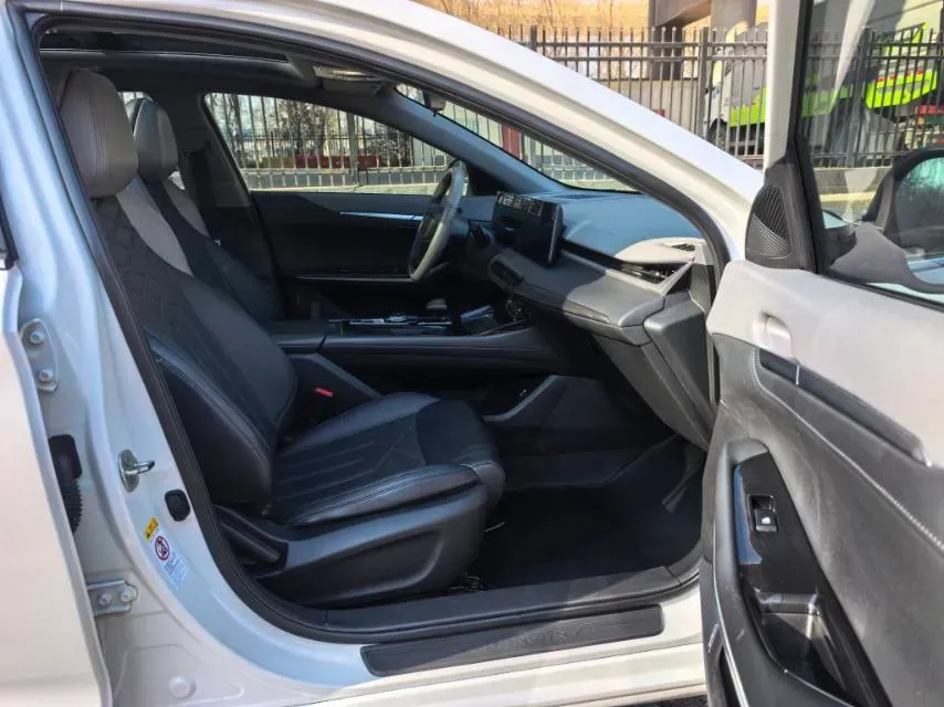 2023 ChangAn Raeton Plus 1.5T 188HP L4 7DCT,autocango,china used car exporter,china ev exporter,chinese used car exporter,chinese used ev exporter