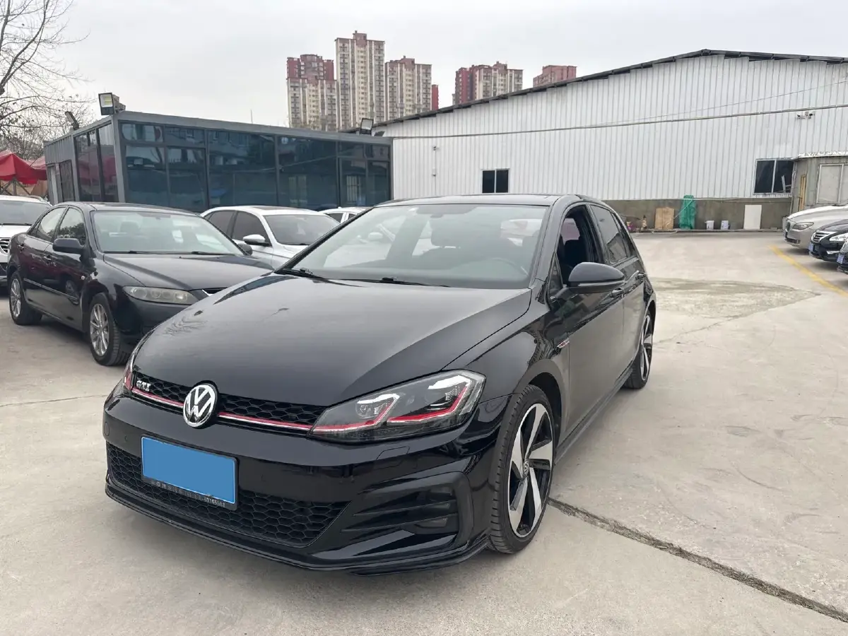 2018 Volkswagen GolfGTI 2.0T 220HP L4 7DCT