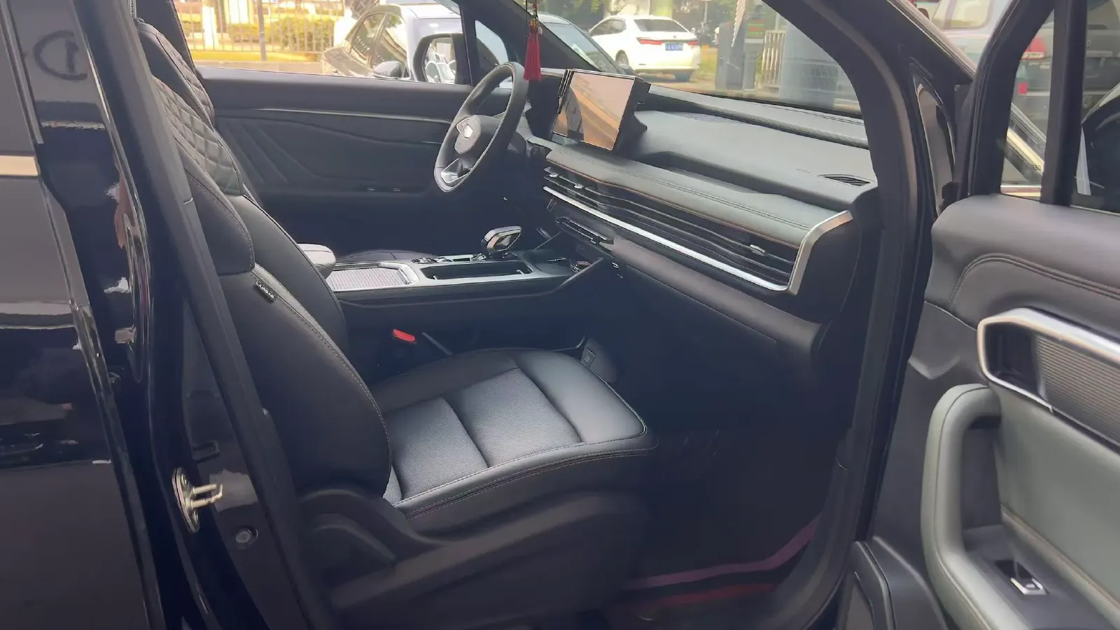 2023 Geely Okavango L 2.0T 218HP L4 7DCT,autocango,china used car exporter,china ev exporter,chinese used car exporter,chinese used ev exporter