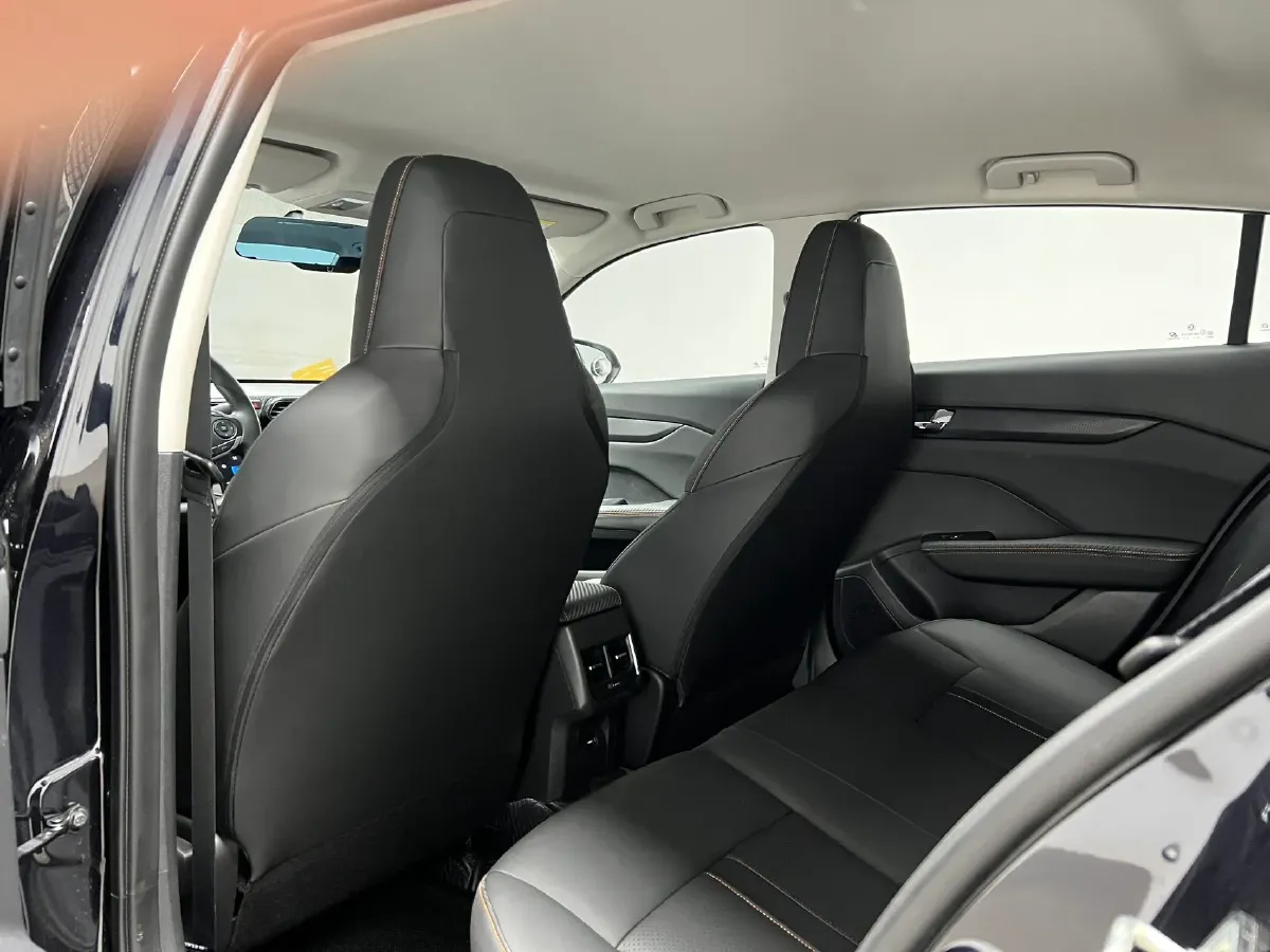 2025 DongFeng Aeolus YiXuan 1.5L 125HP L4 6DCT,autocango,china used car exporter,china ev exporter,chinese used car exporter,chinese used ev exporter