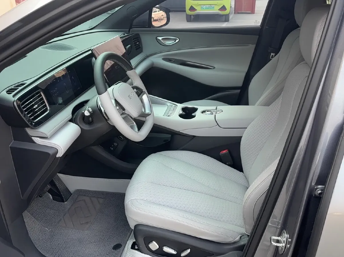 2025 LanDian E5 PLUS 1.5L 95HP L4 E-CVT PHEV,autocango,china used car exporter,china ev exporter,chinese used car exporter,chinese used ev exporter