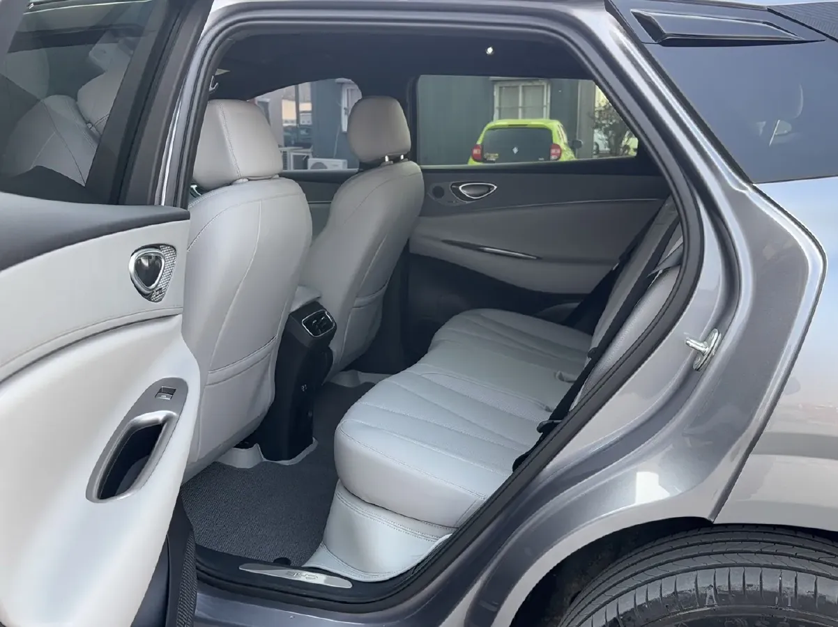 2025 LanDian E5 PLUS 1.5L 95HP L4 E-CVT PHEV,autocango,china used car exporter,china ev exporter,chinese used car exporter,chinese used ev exporter