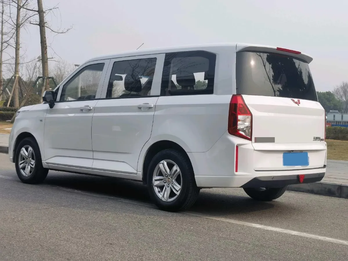 2021 WuLing HongGuang Plus 1.5L 99HP L4 6MT,autocango,china used car exporter,china ev exporter,chinese used car exporter,chinese used ev exporter