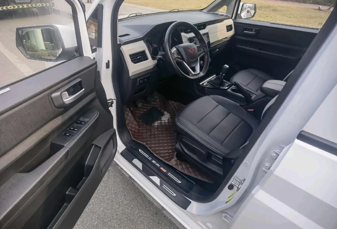 2021 WuLing HongGuang Plus 1.5L 99HP L4 6MT,autocango,china used car exporter,china ev exporter,chinese used car exporter,chinese used ev exporter