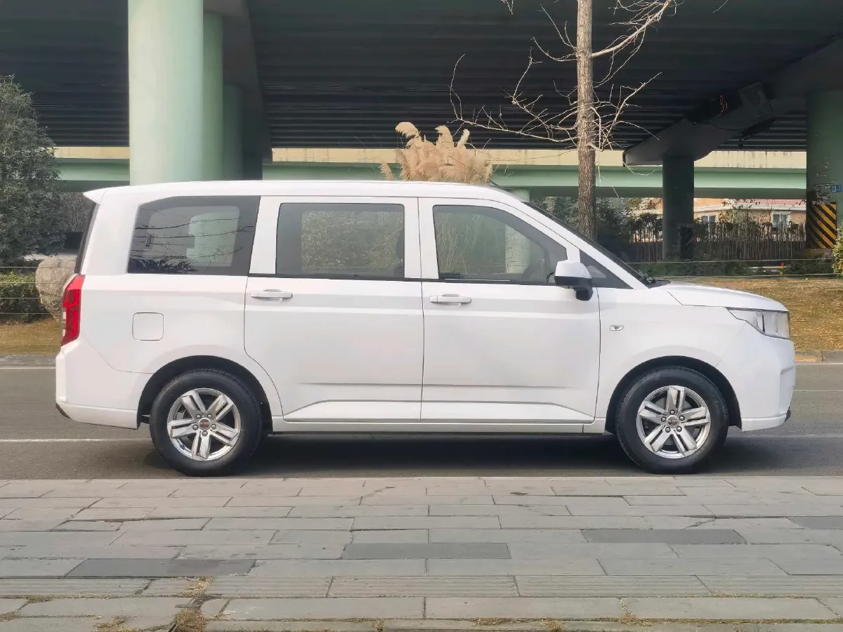 2021 WuLing HongGuang Plus 1.5L 99HP L4 6MT,autocango,china used car exporter,china ev exporter,chinese used car exporter,chinese used ev exporter