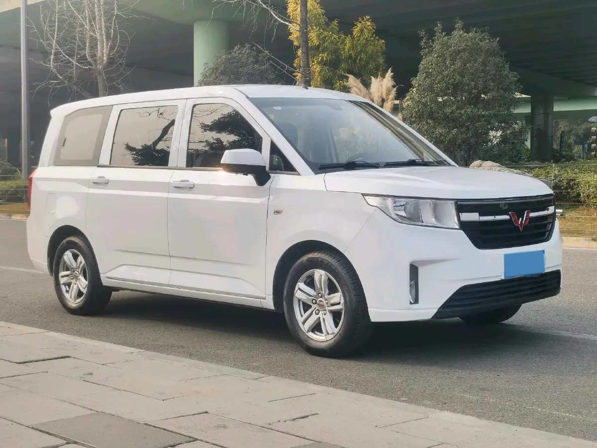 2021 WuLing HongGuang Plus 1.5L 99HP L4 6MT,autocango,china used car exporter,china ev exporter,chinese used car exporter,chinese used ev exporter