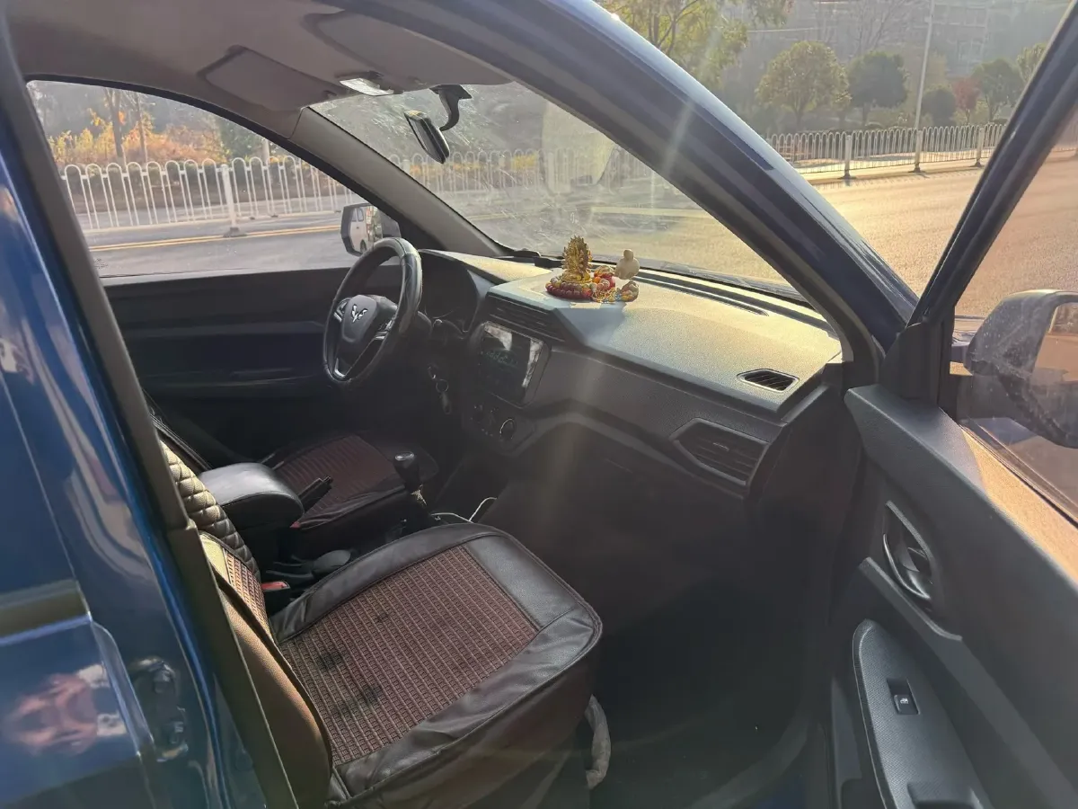 2019 WuLing HongGuang 1.5L 105HP L4 5MT,autocango,china used car exporter,china ev exporter,chinese used car exporter,chinese used ev exporter