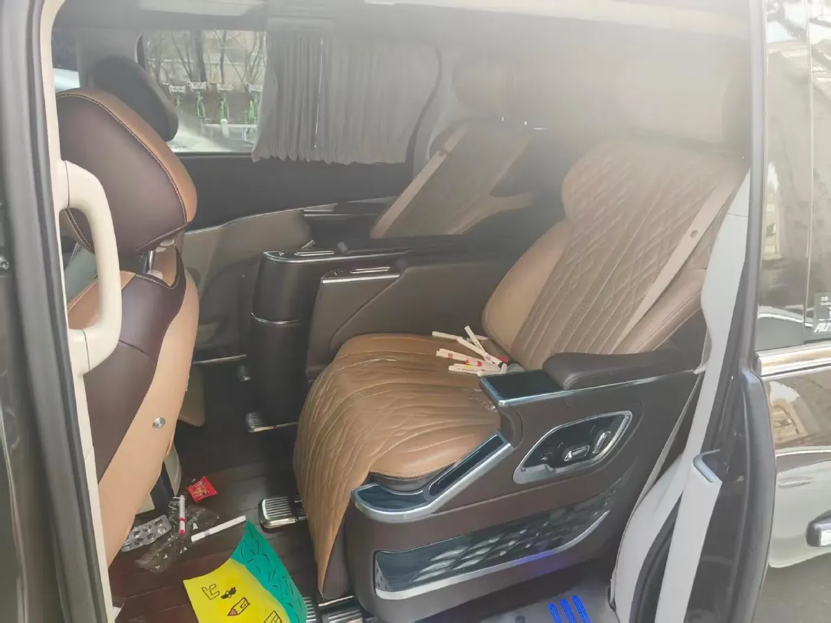 2021 Buick GL8 2.0T 237HP L4 9AT,autocango,china used car exporter,china ev exporter,chinese used car exporter,chinese used ev exporter