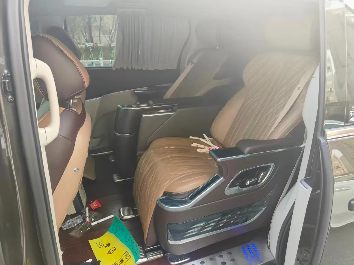 2021 Buick GL8 2.0T 237HP L4 9AT,autocango,china used car exporter,china ev exporter,chinese used car exporter,chinese used ev exporter