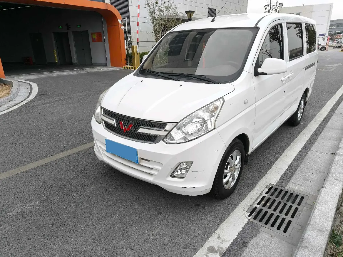 2015 WuLing HongGuang 1.5L 112HP L4 5MT,autocango,china used car exporter,china ev exporter,chinese used car exporter,chinese used ev exporter