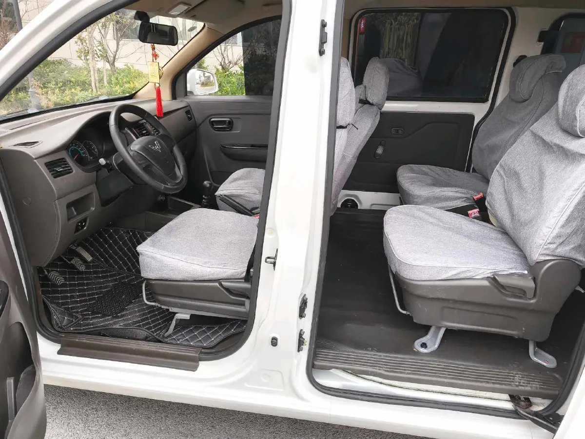 2015 WuLing HongGuang 1.5L 112HP L4 5MT,autocango,china used car exporter,china ev exporter,chinese used car exporter,chinese used ev exporter