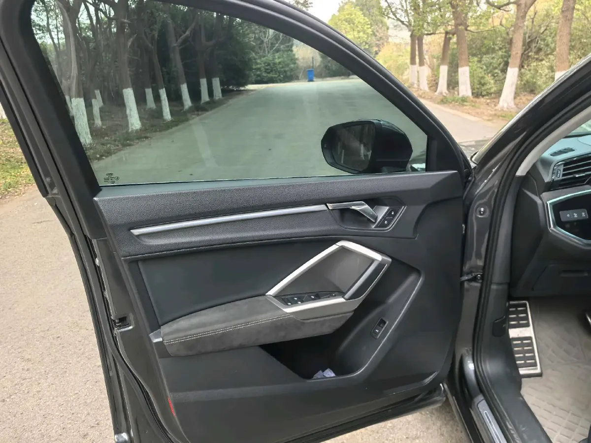 2021 Audi Q3 2.0T 186HP L4 7DCT,autocango,china used car exporter,china ev exporter,chinese used car exporter,chinese used ev exporter