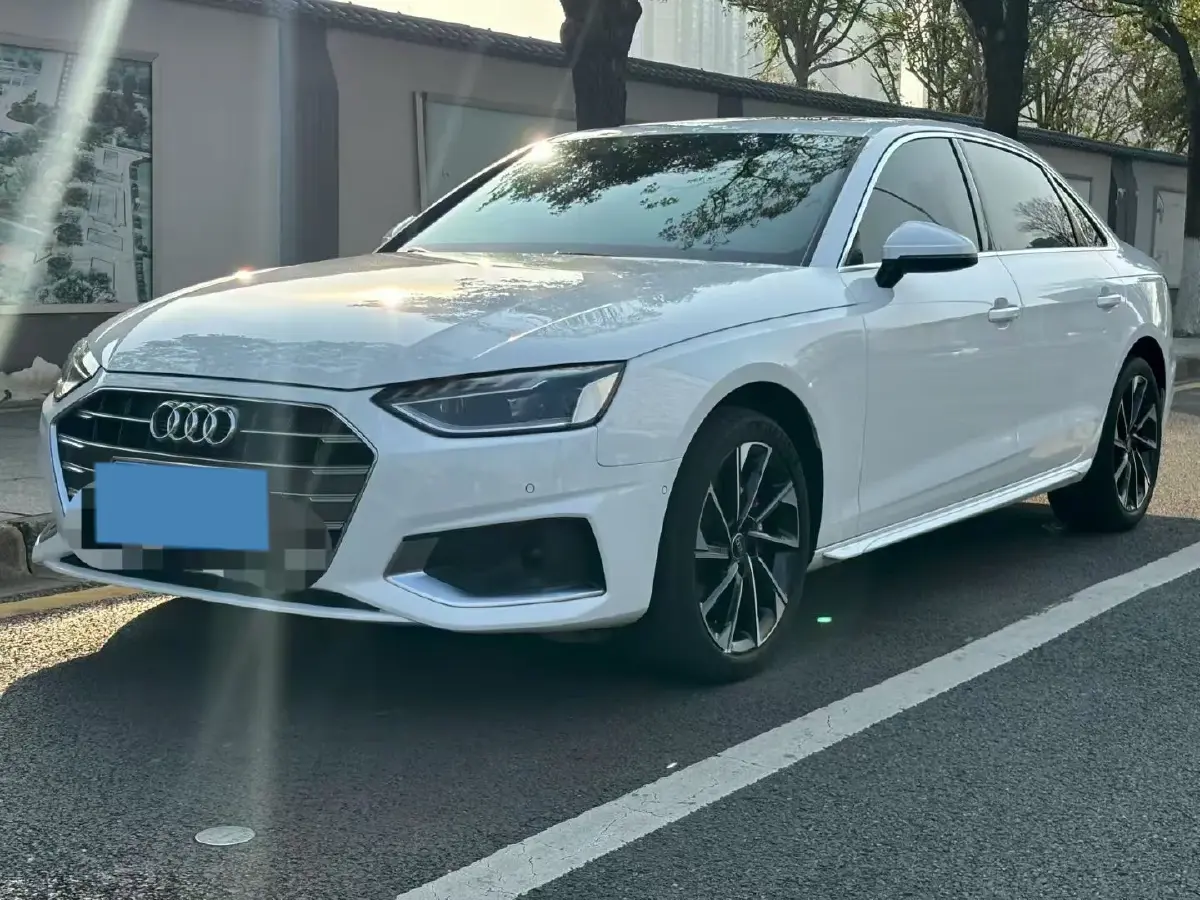 2022 Audi A4L 2.0T 190HP L4 7DCT